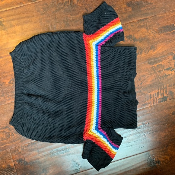 Black knitted short sleeve with shoulder cutouts - Picture 4 of 7